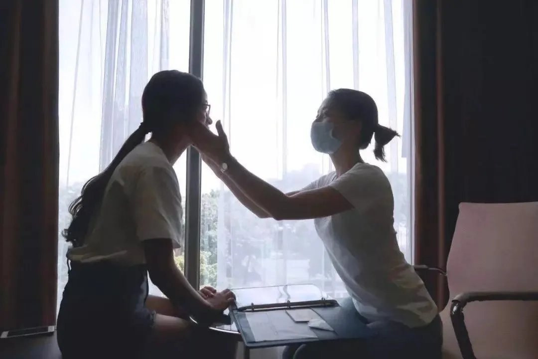 大S瘦脸前后判若两人:不手术、不打针,如何在一个月内瘦出明星V脸?