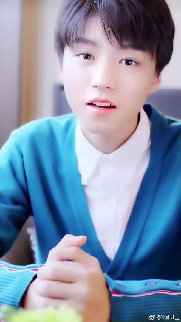 王俊凯军训照曝光，镜头中王俊凯大学会有真友谊吗？