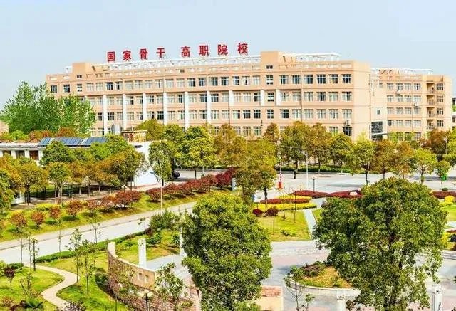 黄冈职业技术学院地址?