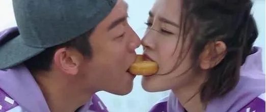 唐艺昕到底夸了郑恺什么?引发两队粉丝再次开撕,非要她道歉?