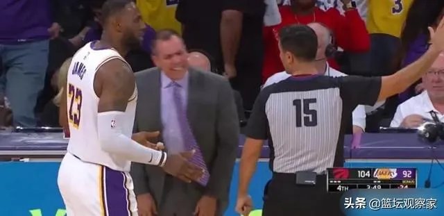 湖人关键追分时刻明显被猛龙打手犯规，为什么湖人不申请挑战裁判的吹罚？你怎么看？