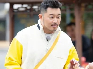 沙溢晒军艺毕业时的毕业照，为何引来沈腾、杨洋前来围观？