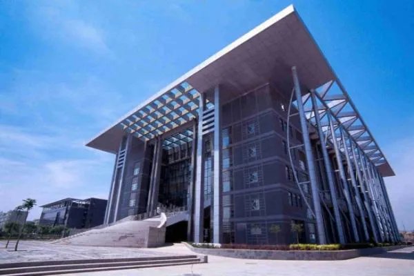 中南财经政法大学研究生院 求金融学院的导师有哪些啊？叫什么？有没有联系方式呢？