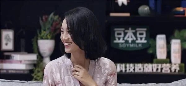 朱丹口播卡壳，被华少嘲笑，她的业务能力不行了吗？