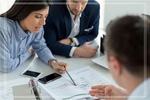 梦见自己开车撞豪车