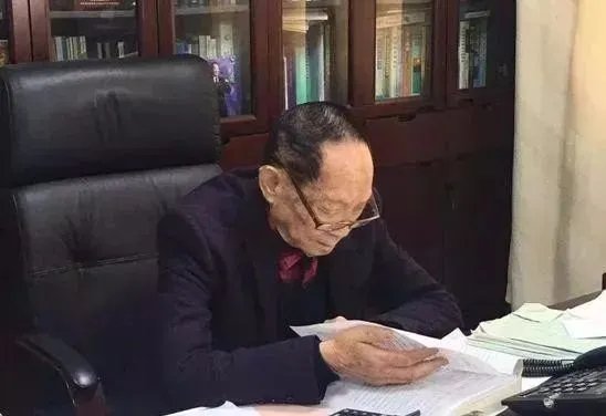 为什么袁隆平的生日蛋糕是水稻？