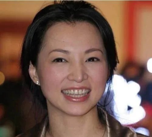 如何评价董卿的长相?