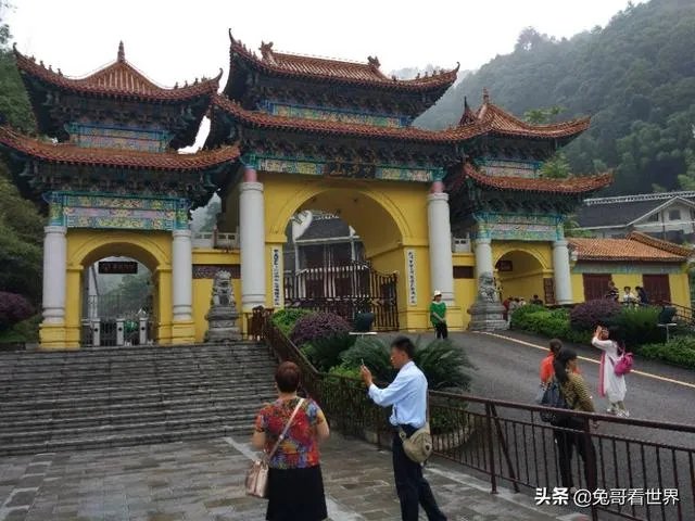 你去过的第一个A级景区是哪里？给你留下了什么深刻印象？