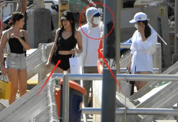 一见钟情？周星驰恋情疑曝光：女方为17岁的落选港姐