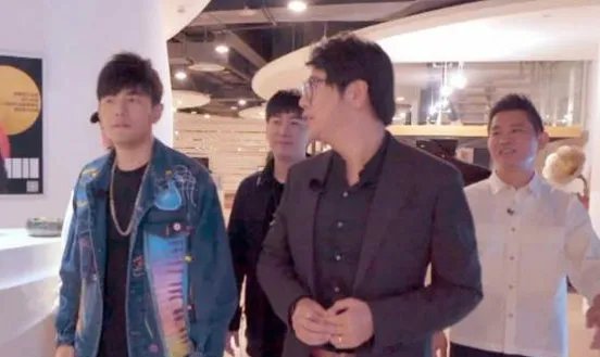 周游记中请了这么多明星，周杰伦的人缘为何这么好？