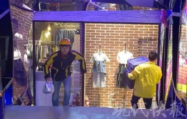 “外卖小哥被差评大哭”视频实为快手拍客团队假扮操作,那么拍摄团队应承担责任吗?