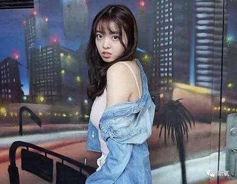 王中磊闺女晒长腿照，娱乐圈大佬们的千金都长什么样？