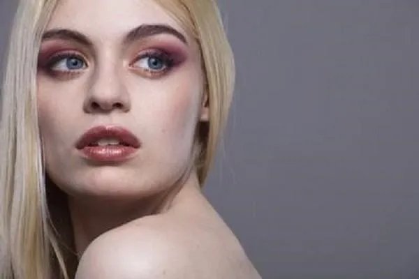 没有傲人身材的超模凯特·莫斯,为什么红了三十多年?