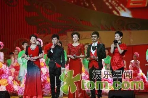 2013湖南卫视春节联欢晚会的主持人