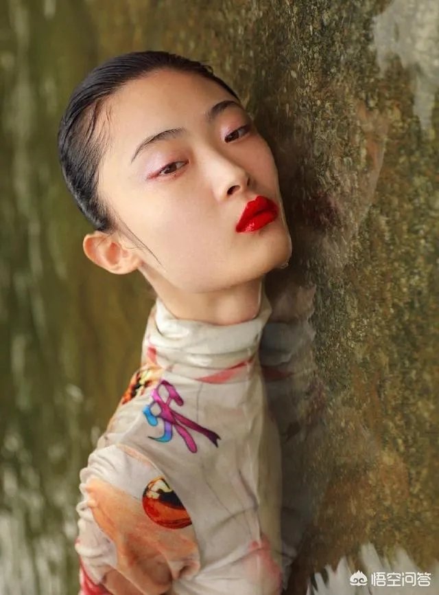 D&G拍摄涉嫌辱华广告的中国模特被网友扒出,叫左也,你觉得她有错吗?