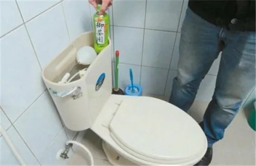 马桶抽水箱止不住水怎么办