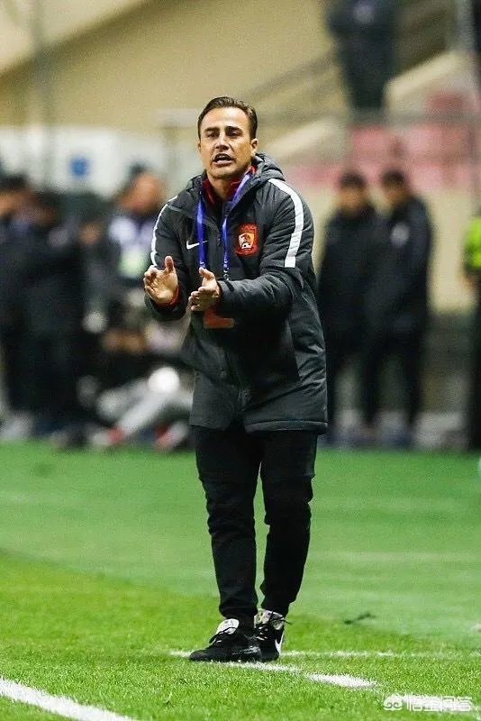 卡纳瓦罗的恒大刚在超级杯上战胜申花夺冠，2天后恒大后卫荣昊租借申花，你怎么看？