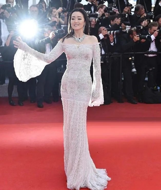 巩俐、李冰冰、刘亦菲、倪妮，你觉得谁的红毯造型最漂亮？