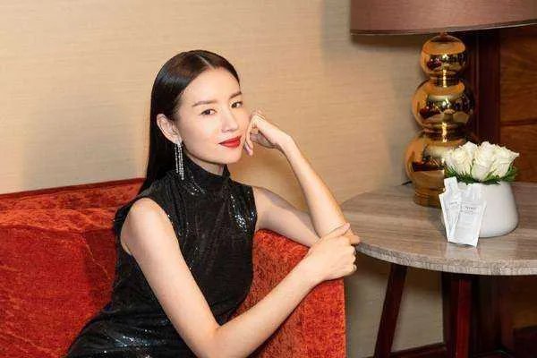 董洁和梁朝伟的关系终于被曝光，潘粤明也被蒙在鼓里，究竟发生了什么