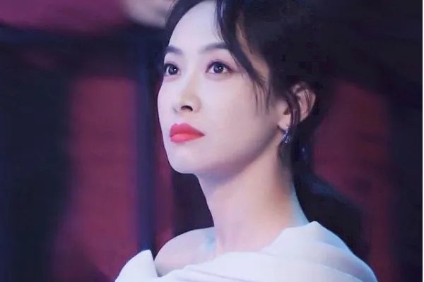 宋茜连眉毛都在踩点跳舞，女团出身的她，唱跳能力有多强？