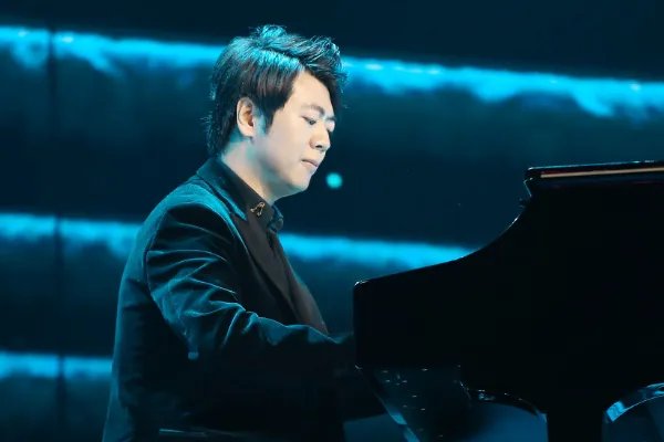 郎朗没“帮”老婆拿行李被谴责，凭什么男人一定要帮女人拿行李？