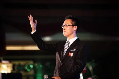 婚礼司仪培训流程  婚礼主持人前景如何