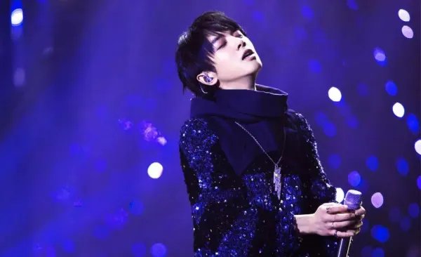 华晨宇辟谣植发整容，拒不接受爆料者道歉，其人设是否会崩塌？