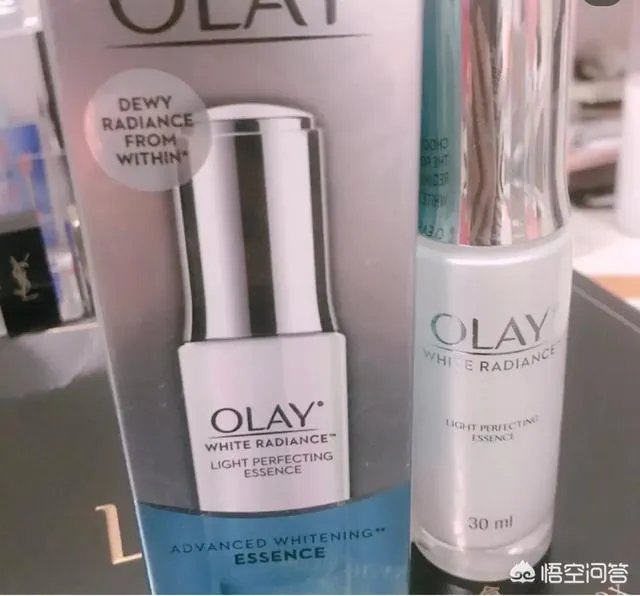 本人皮黄，混合皮肤，毛孔有点粗，很想买一种适合自己的护肤品，怎么选择？