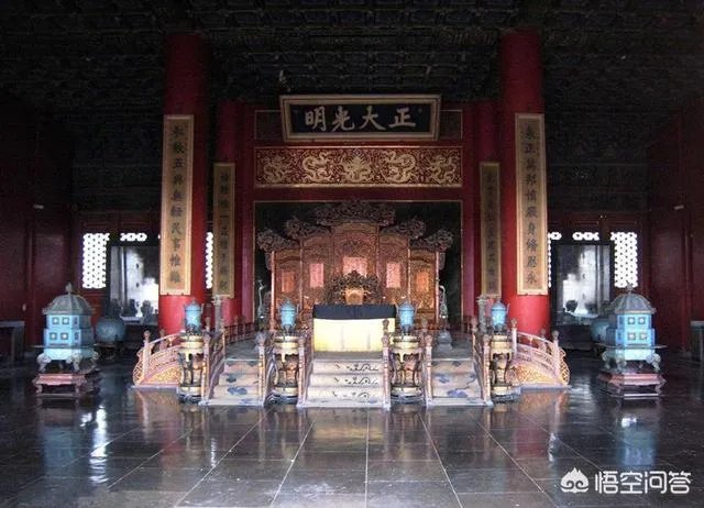 乾隆帝皇子众多，晚年为什么没有出现皇子夺嫡的情况？