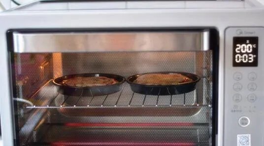 家庭烤箱烤披萨的做法