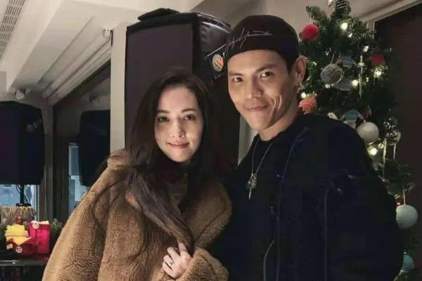 郭碧婷向佐还没领证,婚礼和领证到底该如何安排顺序?