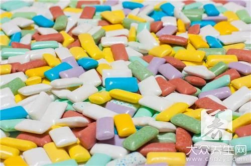 鞋底踩了口香糖怎么办