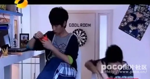 一起又看流星雨 慕容云海的卧室图片 听说有柯南的海报 求截图 ！！！！！！