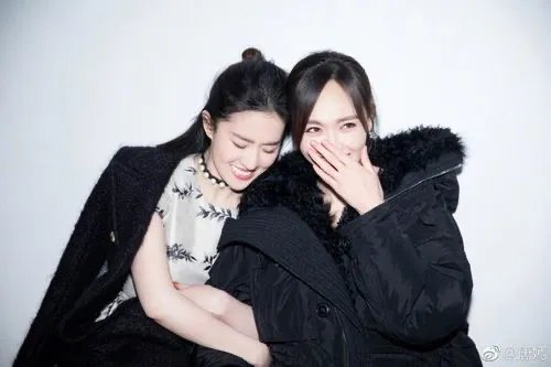 刘亦菲为唐嫣庆生，两人的友谊是真情还是作秀？