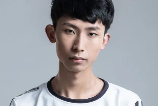 梦泪游戏首胜,众多人物中哪个才是他的本命英雄?