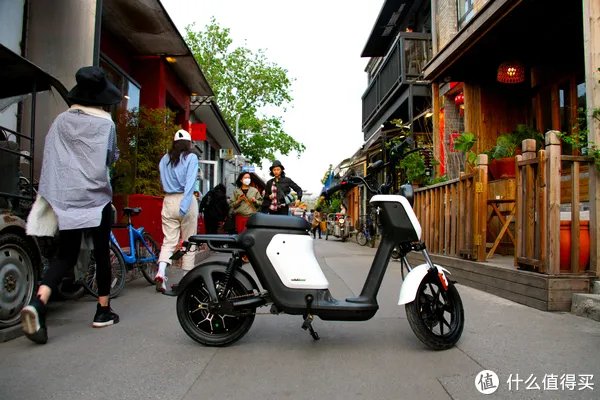 评测 篇一：新国标电动自行车实测，实力选手小牛电动US