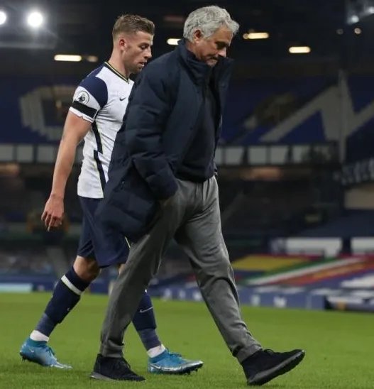 热刺1比3负于利兹联