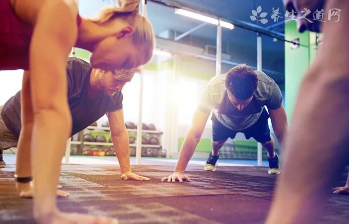 大闸蟹死了多久不能吃，死了之后就最好不要吃(不然会腹泻中毒)