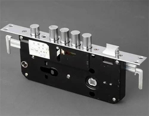 防盗门自己怎样换锁芯