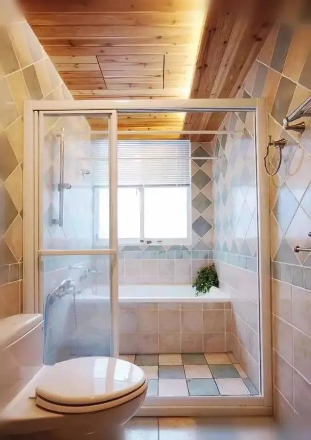 装推拉门的浴室，美观又好用！