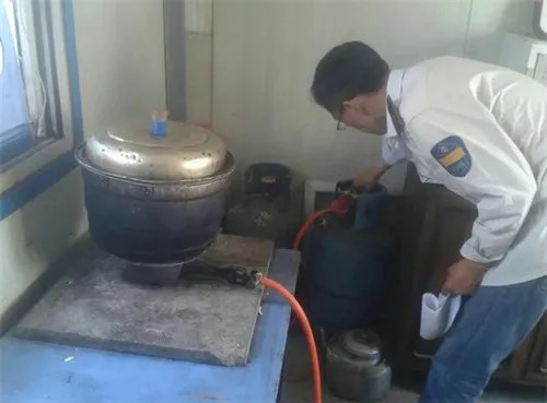 煤气罐着火先灭火还是先关阀门