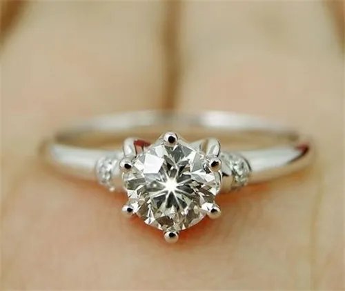钻石图片大全 钻石戒指怎样定制