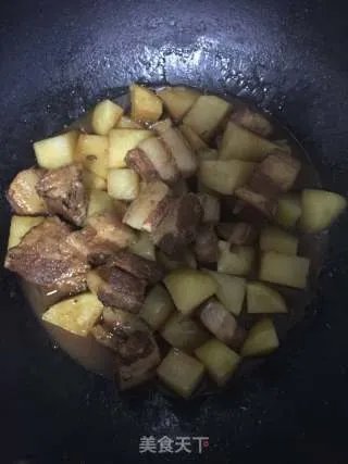 红烧肉炖土豆