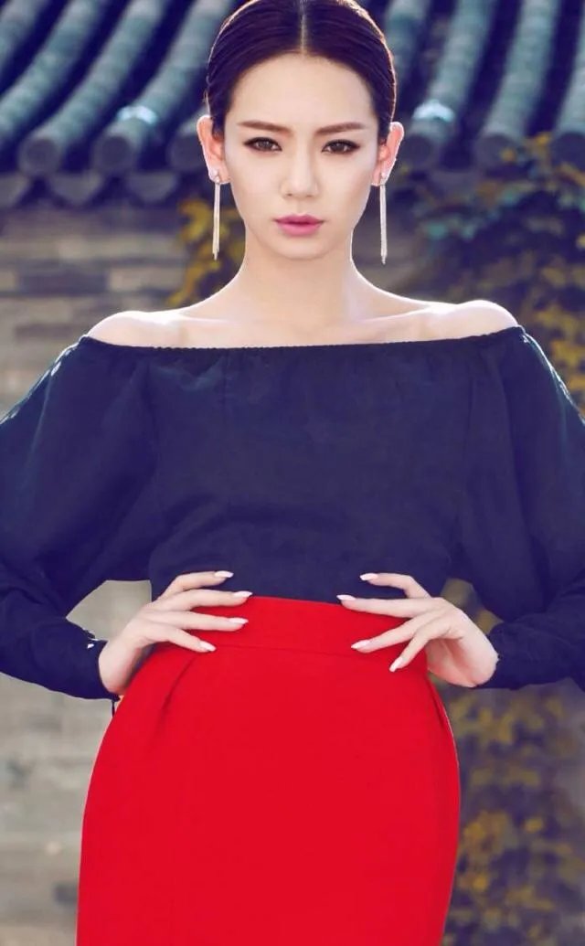 戚薇短发美不美？