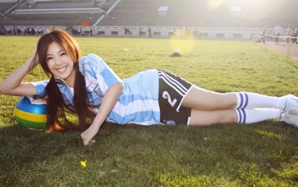 性感女神赵奕欢名副其实，如何评价她的身材？