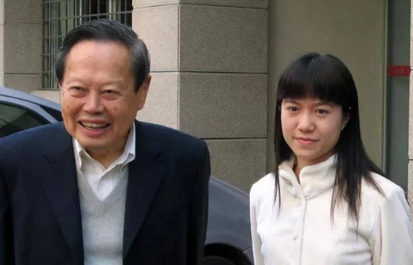 杨振宁的妻子是谁？