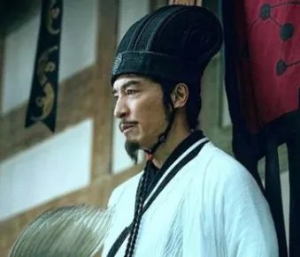 在赤壁之战中，火烧赤壁是谁提出来的?是诸葛亮吗