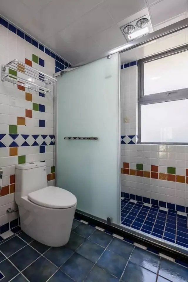 装推拉门的浴室，美观又好用！