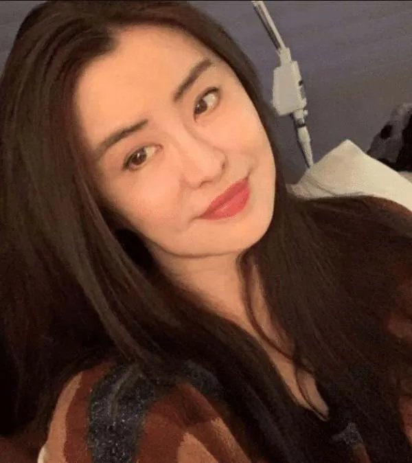 当50岁邱淑贞撞上51岁王祖贤，网友为何说这是我见过最有杀伤力的对比？