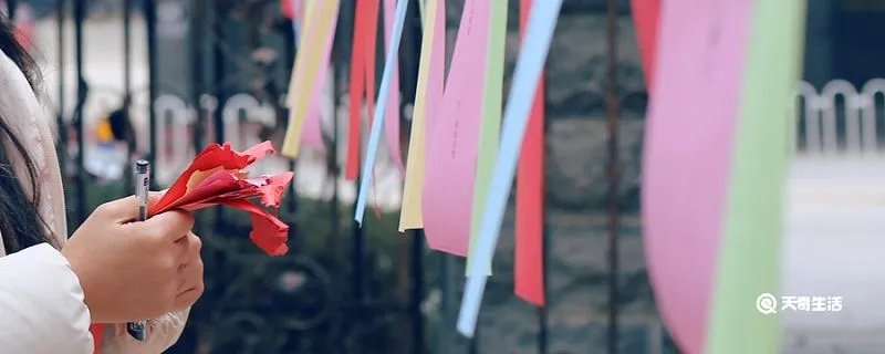 初秋统计，多出一半 （打一字）